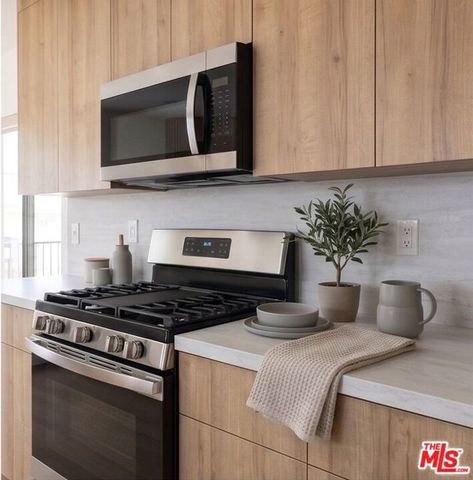 1146 Hacienda Place 7, West Hollywood, CA 90069