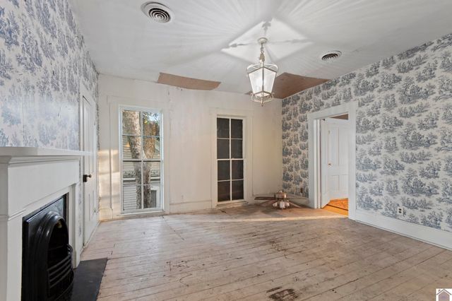 611 N 6th St, Paducah, KY 42001