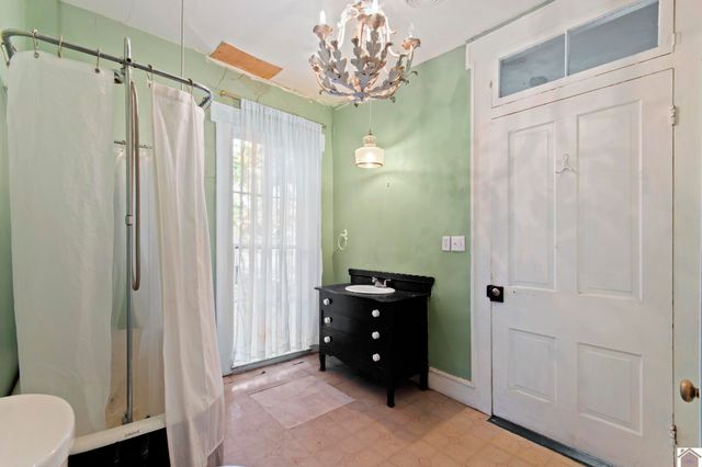 611 N 6th St, Paducah, KY 42001