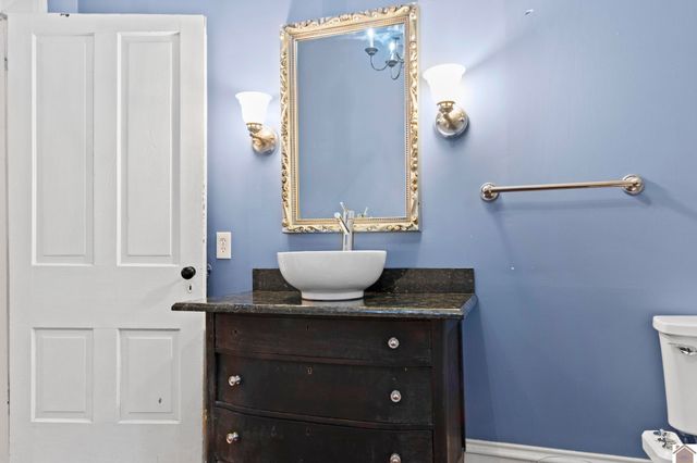 611 N 6th St, Paducah, KY 42001