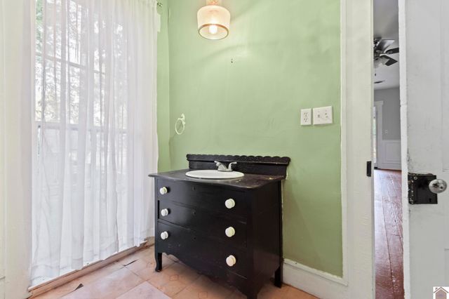 611 N 6th St, Paducah, KY 42001