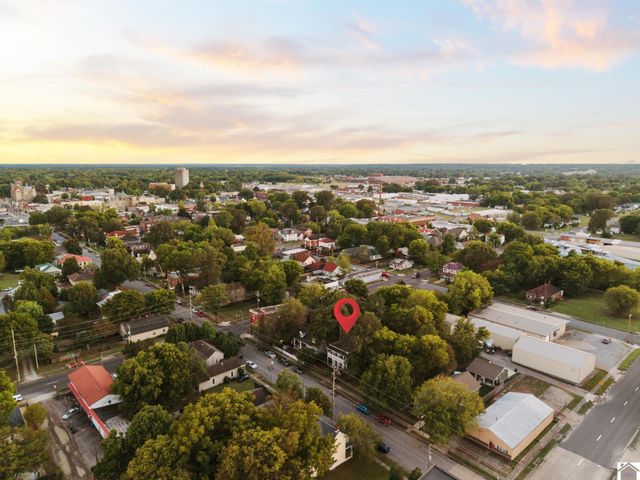 611 N 6th St, Paducah, KY 42001