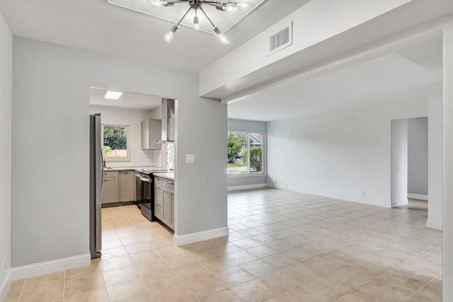 208 NW 1st Street, Boynton Beach, FL 33435