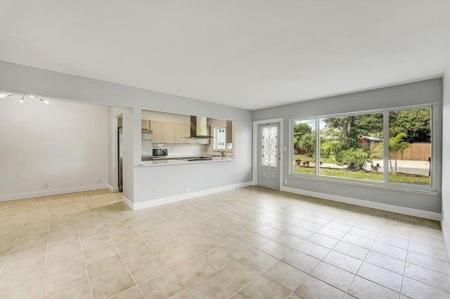 208 NW 1st Street, Boynton Beach, FL 33435