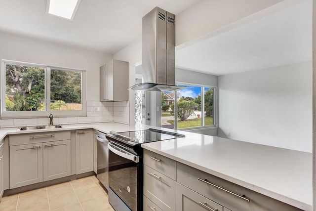 208 NW 1st Street, Boynton Beach, FL 33435