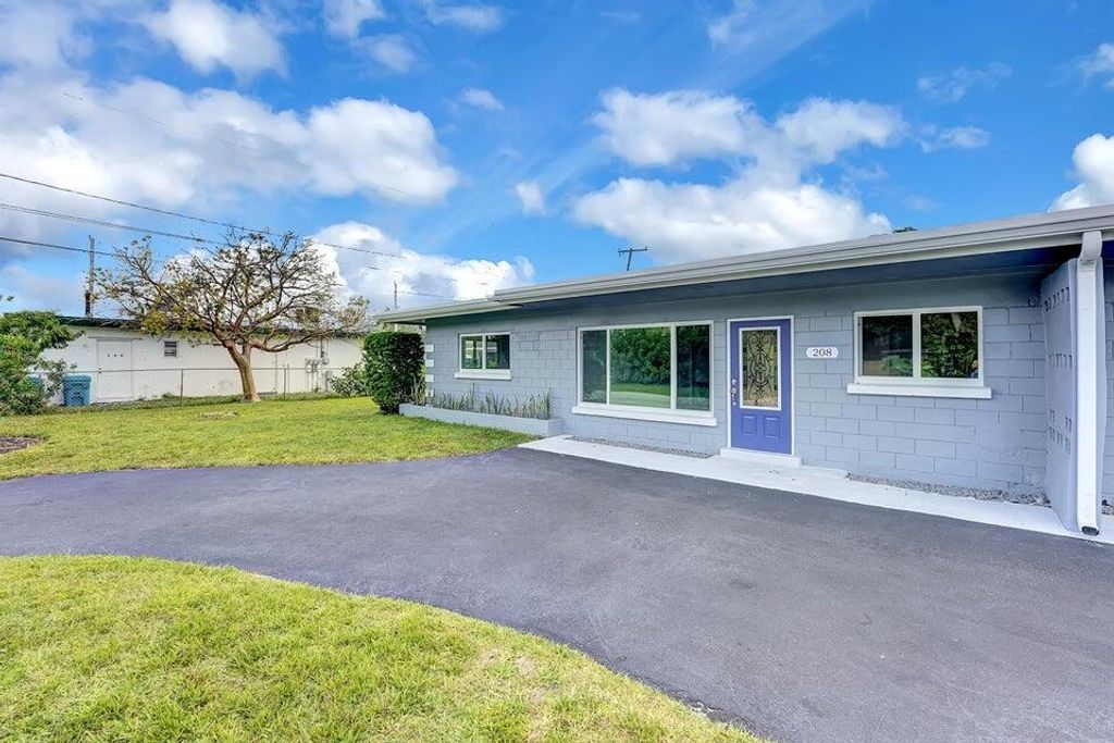 208 NW 1st Street, Boynton Beach, FL 33435