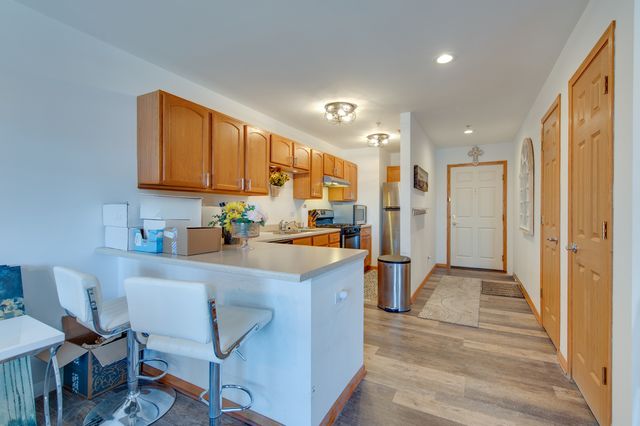 100 N Bokelman Street 329, Roselle, IL 60172