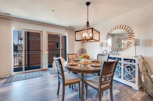 100 N Bokelman Street 329, Roselle, IL 60172