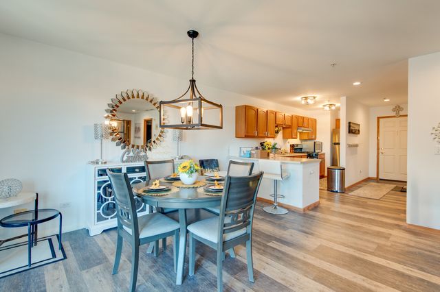 100 N Bokelman Street 329, Roselle, IL 60172