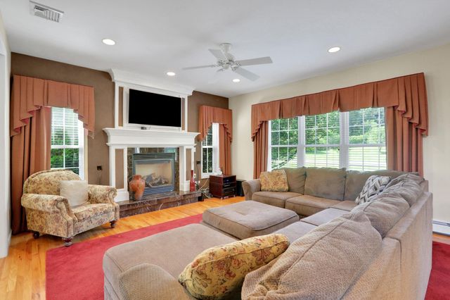 16 Winston Place, Marlboro, NY 12542