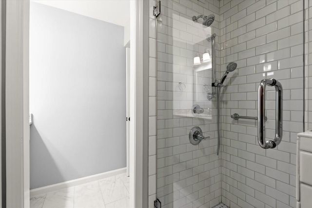 27 Old Ivy NE Square, Atlanta, GA 30342