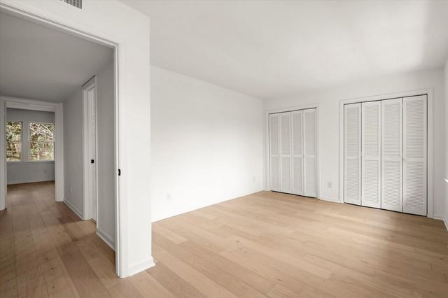 27 Old Ivy NE Square, Atlanta, GA 30342