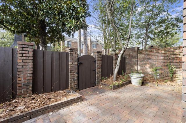 27 Old Ivy NE Square, Atlanta, GA 30342