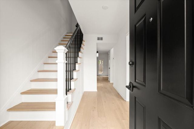 27 Old Ivy NE Square, Atlanta, GA 30342