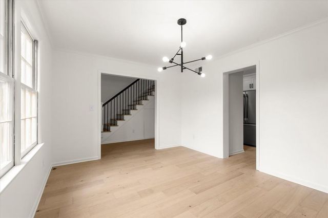 27 Old Ivy NE Square, Atlanta, GA 30342