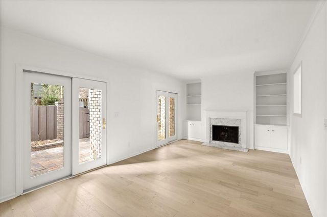 27 Old Ivy NE Square, Atlanta, GA 30342