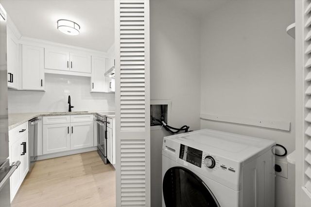 27 Old Ivy NE Square, Atlanta, GA 30342