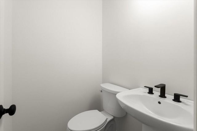 27 Old Ivy NE Square, Atlanta, GA 30342