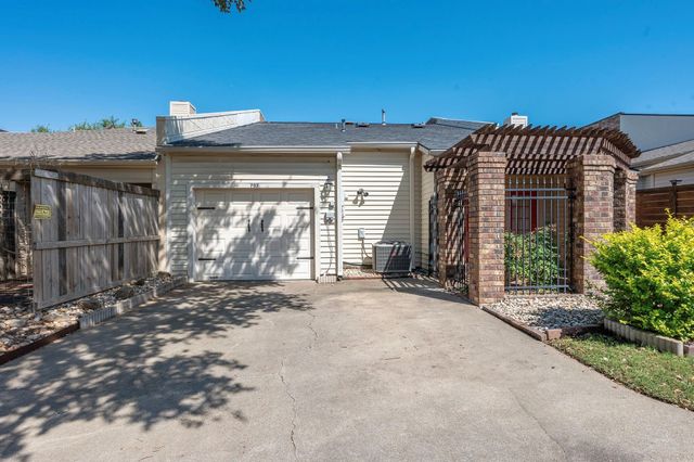 707 Walker Street, Bryan, TX 77802