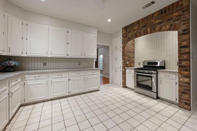 707 Walker Street, Bryan, TX 77802