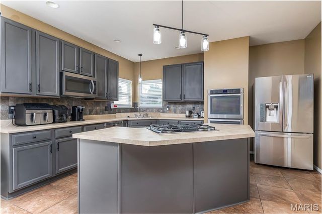 1222 Hermans Lake Drive, Hazelwood, MO 63034
