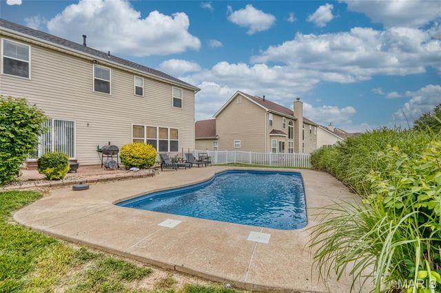 1222 Hermans Lake Drive, Hazelwood, MO 63034