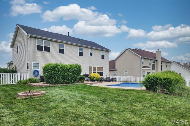 1222 Hermans Lake Drive, Hazelwood, MO 63034