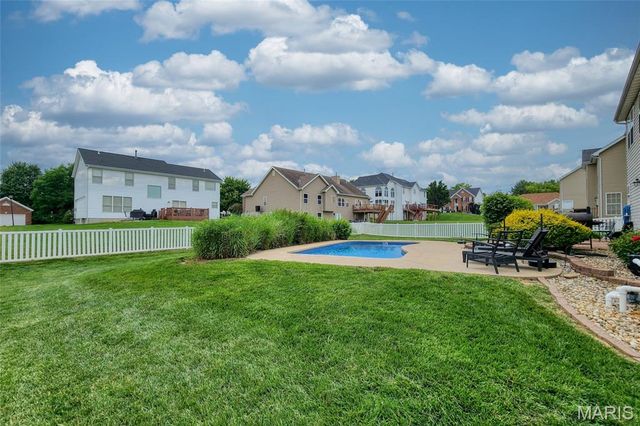 1222 Hermans Lake Drive, Hazelwood, MO 63034