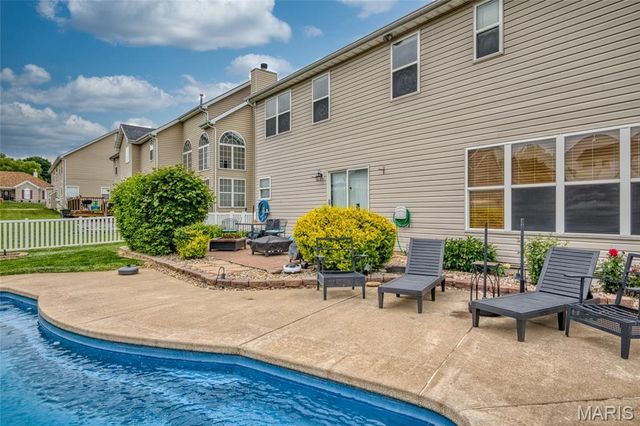 1222 Hermans Lake Drive, Hazelwood, MO 63034