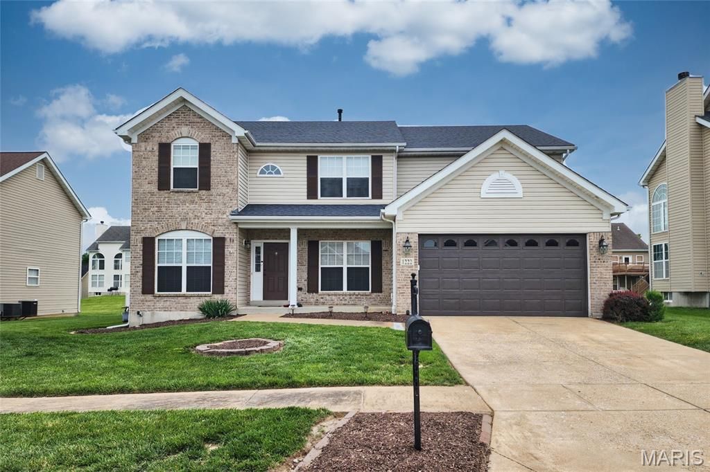 1222 Hermans Lake Drive, Hazelwood, MO 63034