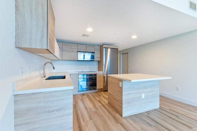 16385 Biscayne Boulevard 2502, North Miami Beach, FL 33160