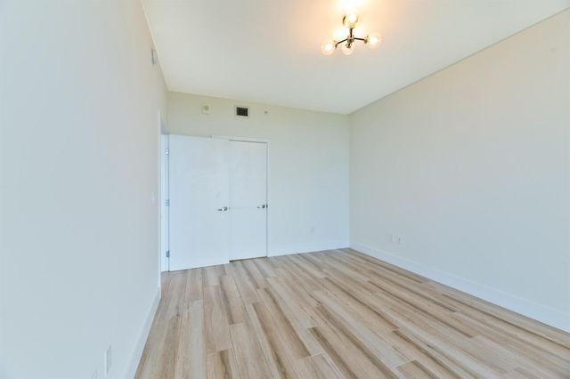 16385 Biscayne Boulevard 2502, North Miami Beach, FL 33160