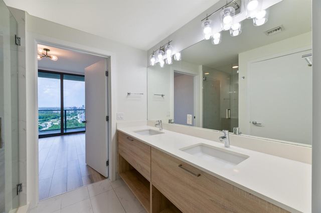 16385 Biscayne Boulevard 2502, North Miami Beach, FL 33160