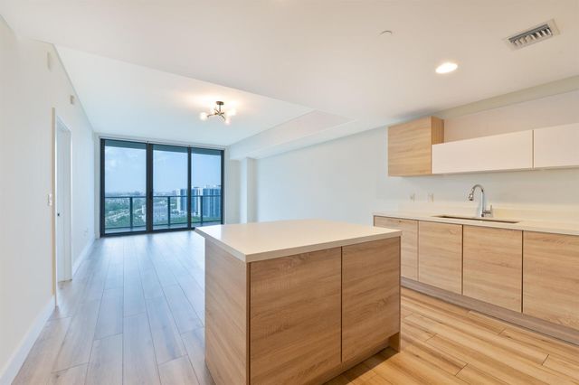 16385 Biscayne Boulevard 2502, North Miami Beach, FL 33160