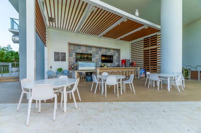 16385 Biscayne Boulevard 2502, North Miami Beach, FL 33160