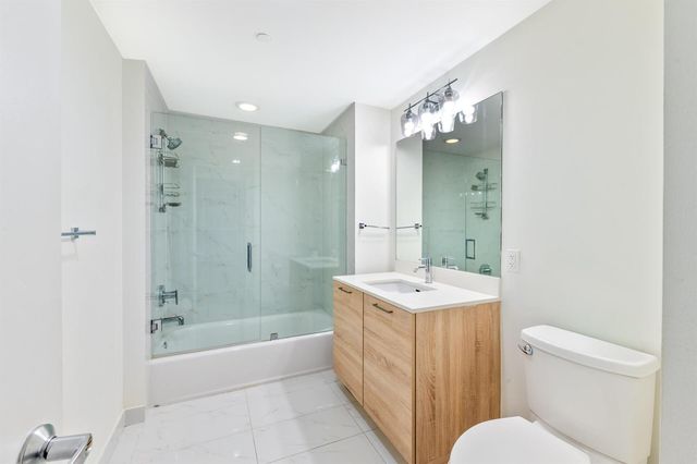 16385 Biscayne Boulevard 2502, North Miami Beach, FL 33160