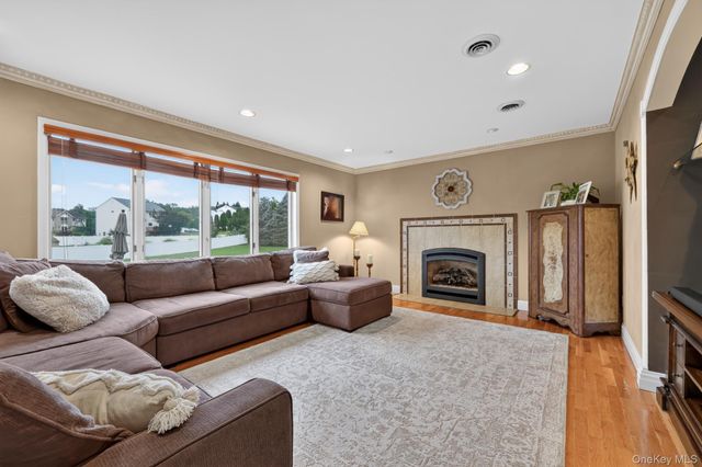 14 Lowell Drive, New City, NY 10956