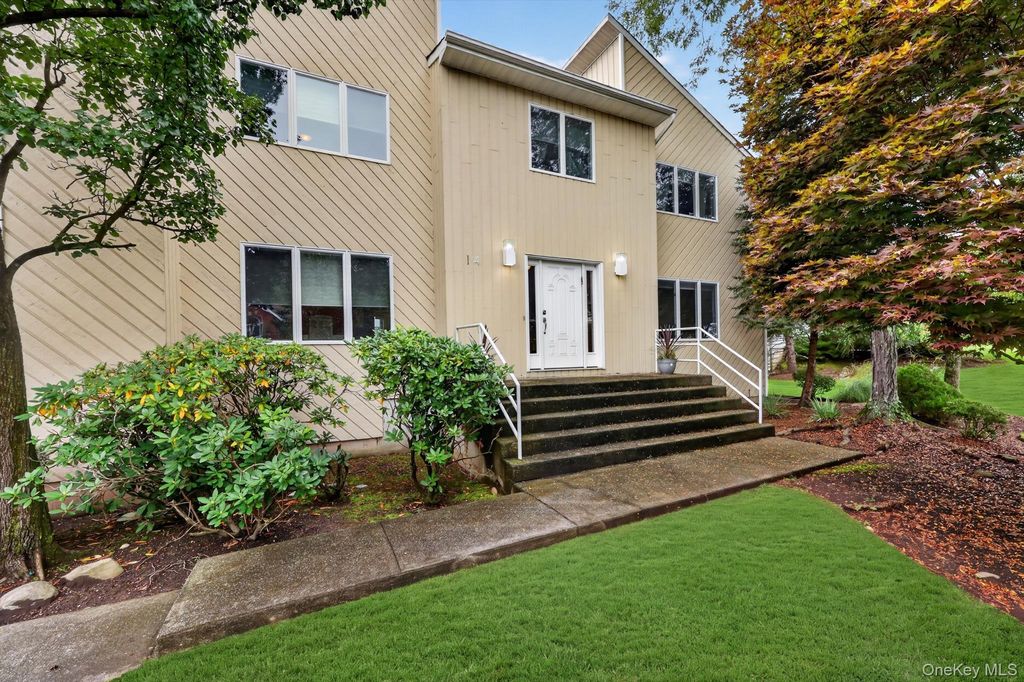 14 Lowell Drive, New City, NY 10956 — photo 2