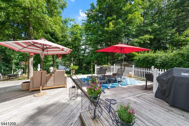 25 Belford Dr, West Milford Twp., NJ 07421