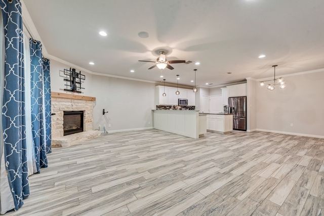 5420 Meandering Road, River Oaks, TX 76114