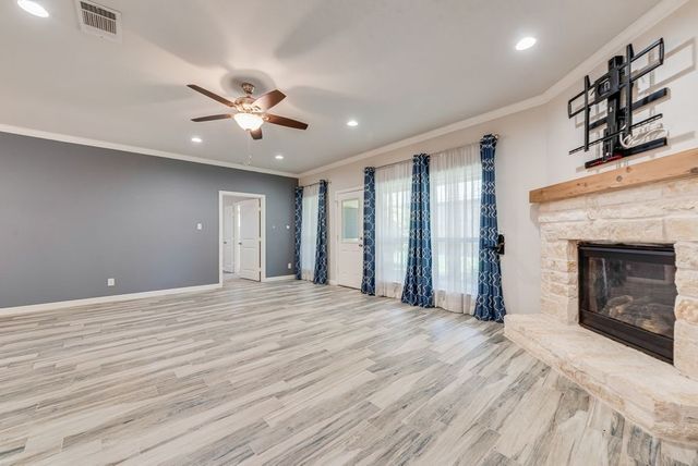 5420 Meandering Road, River Oaks, TX 76114