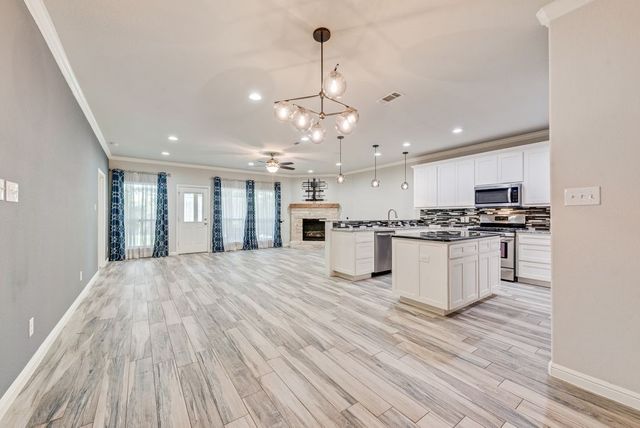 5420 Meandering Road, River Oaks, TX 76114