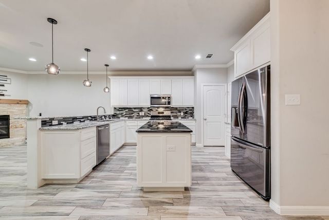 5420 Meandering Road, River Oaks, TX 76114