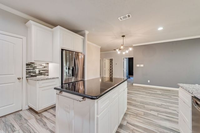 5420 Meandering Road, River Oaks, TX 76114