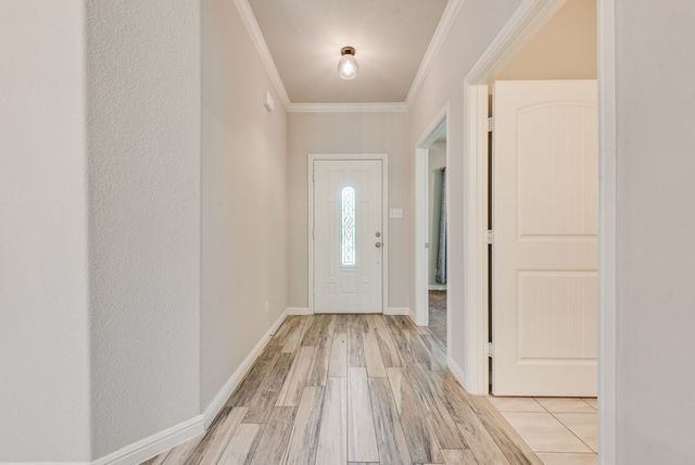5420 Meandering Road, River Oaks, TX 76114