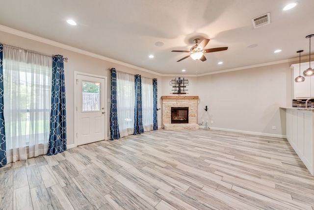 5420 Meandering Road, River Oaks, TX 76114