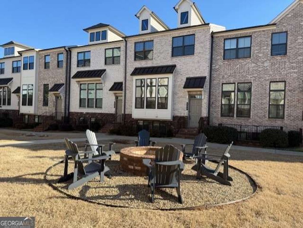 425 Fair View Circle, Roswell, GA 30076