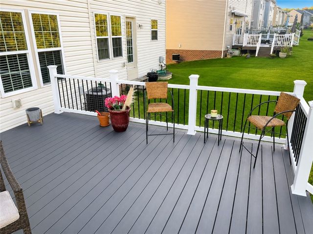 248 Broadstone Dr, Adams Twp, PA 16046