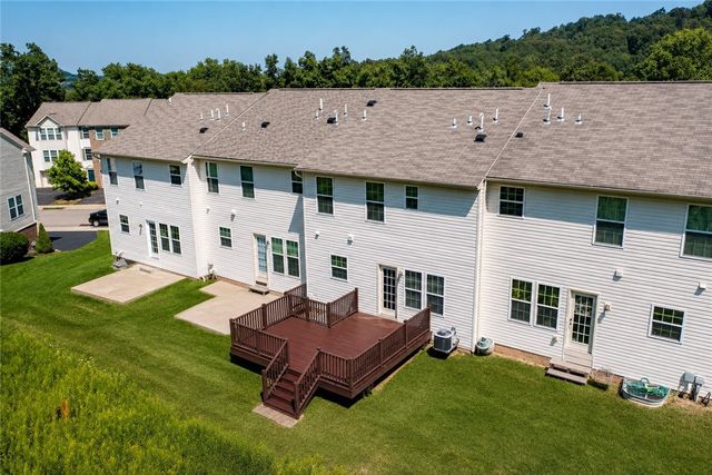 248 Broadstone Dr, Adams Twp, PA 16046