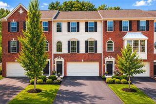 248 Broadstone Dr, Adams Twp, PA 16046
